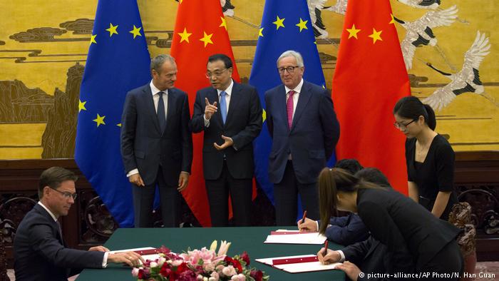 Peking EU China Treffen Tusk Li Keqiang Juncker (picture-alliance/AP Photo/N. Han Guan)