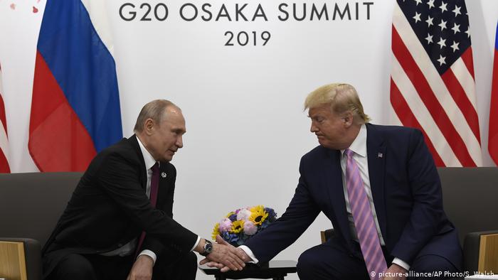 Japan G20 Gipfel Osaka Putin und Trump (picture-alliance/AP Photo/S. Walsh)