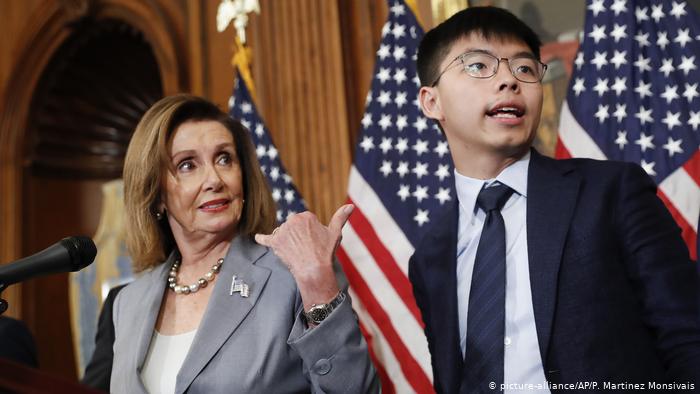 USA: Nancy Pelosi trifft Denise Ho und Joshua Wong (picture-alliance/AP/P. Martinez Monsivais)