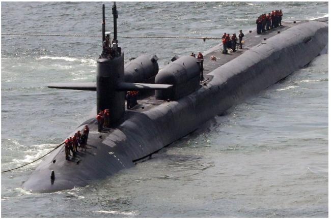 美国核潜艇南海撞上不明物体 北京表态强调三点