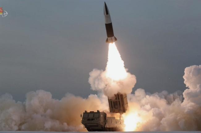 朝鲜KN24新近程弹道导弹发射画面公开：命中海上目标