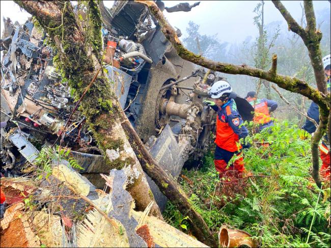 台媒：台军直升机撞山造成机上8人死亡，惩戒结果出炉