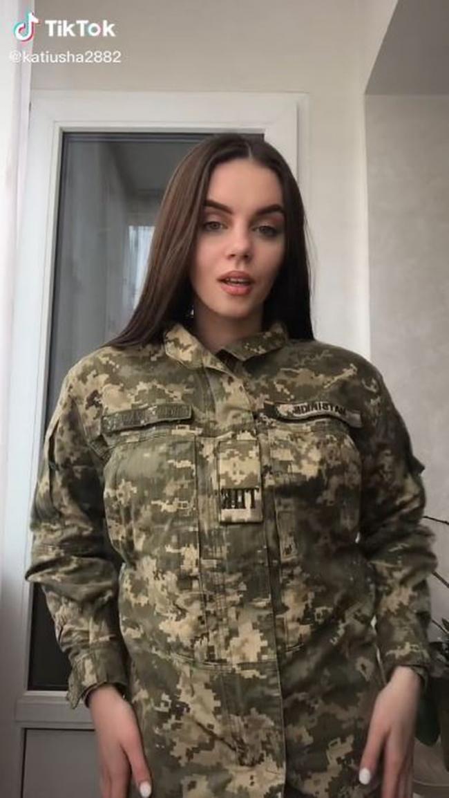 �����ڿ����ͳ�����Ů��������ӰƬ������TikTok