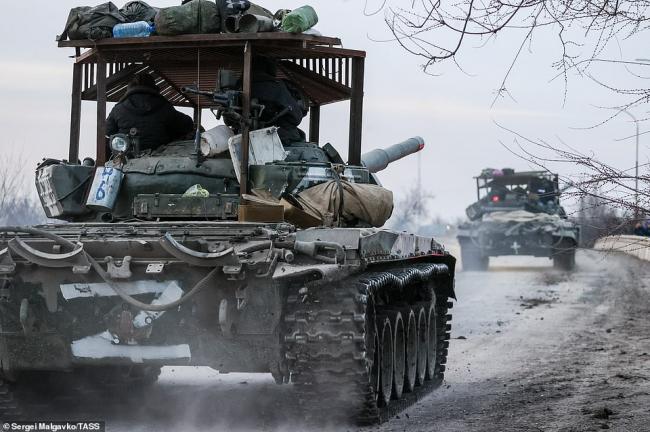 坦克戴“铁帽子”上战场：从俄乌冲突看坦克攻防战