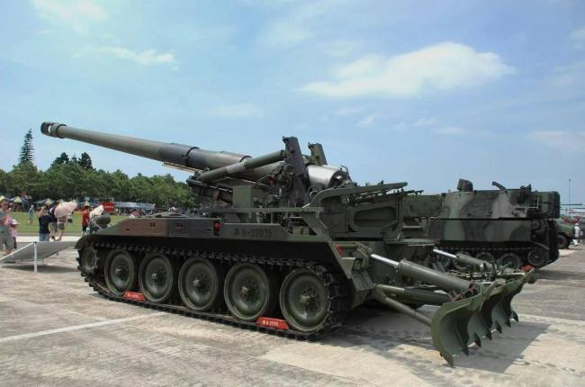M110型自行榴弹炮，由M55演变而来，外型并不威武！