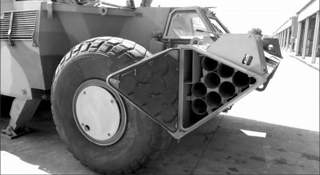 南非G6自行榴弹炮备用炮弹储存在驾驶室下面