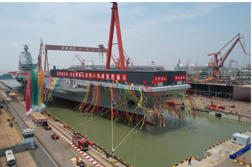 中国第3艘航母“福建舰”下水 配置电磁弹射