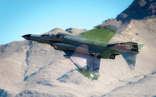F-4战机 以兼容多性能而闻名于世 实力碾压米格-21