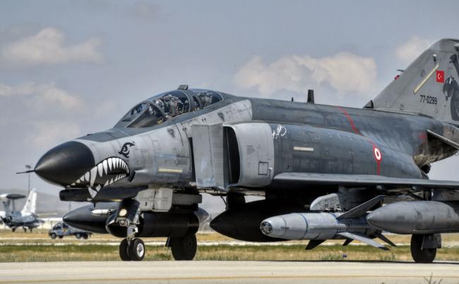 F-4战机 以兼容多性能而闻名于世 实力碾压米格-21