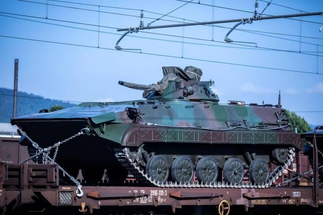 南斯拉夫战车运往乌克兰！国家早已不复存在，战车却要为异国打仗