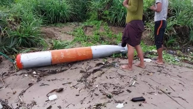 印度鱼雷惊现缅甸海滩 渔民围观，为何不怕爆炸？