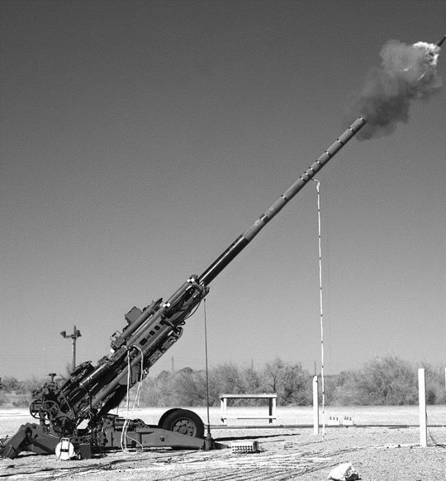 美军测试新型105毫米榴弹炮 可装在悍马车上