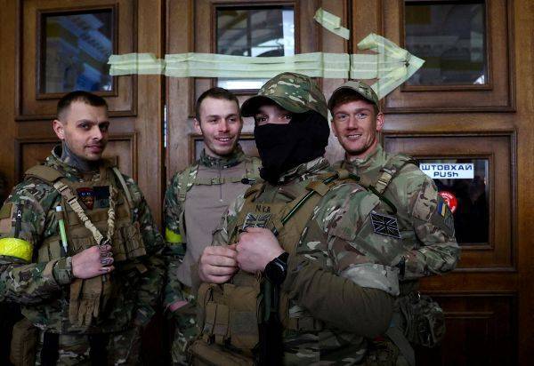 乌将外籍雇佣兵合同延至10年 乌军深陷缺员窘境
