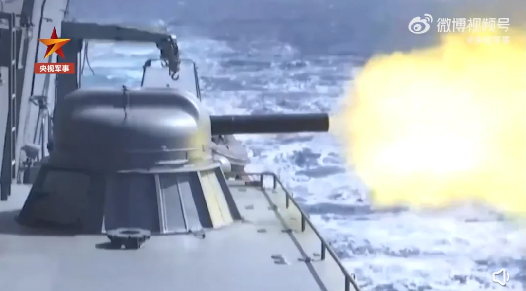 高燃！中俄军舰在日本海演练实弹射击，现场直击055开炮瞬间