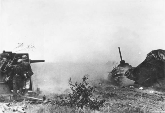二战德国88毫米防空炮，如何成为坦克的梦魇？