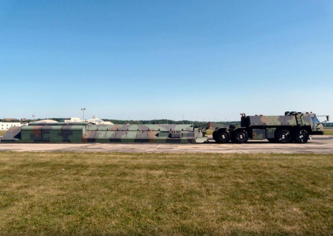 运载MGM-134A导弹的波音牵引车 为何被放弃？
