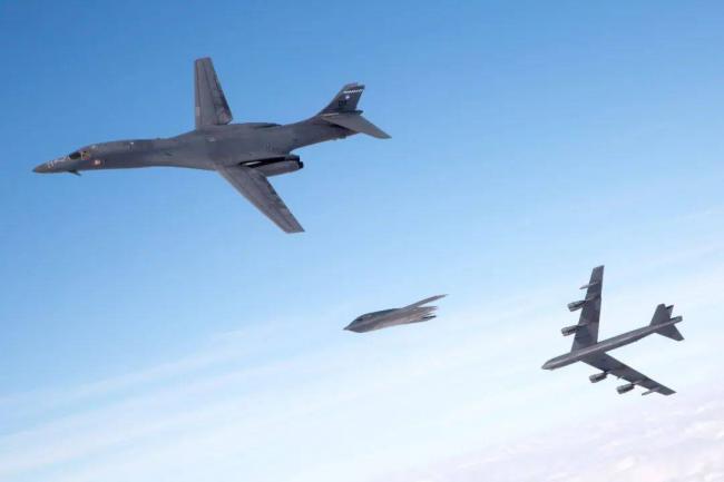 美军宣布B-21轰炸机12月亮相！轰-20要加油了