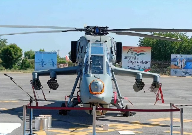 印度国产武装直升机正式服役！将生产160架