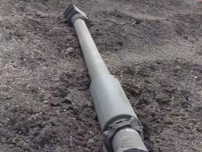 波兰制榴弹炮炸膛飞炮管，乌克兰炮兵吓死！