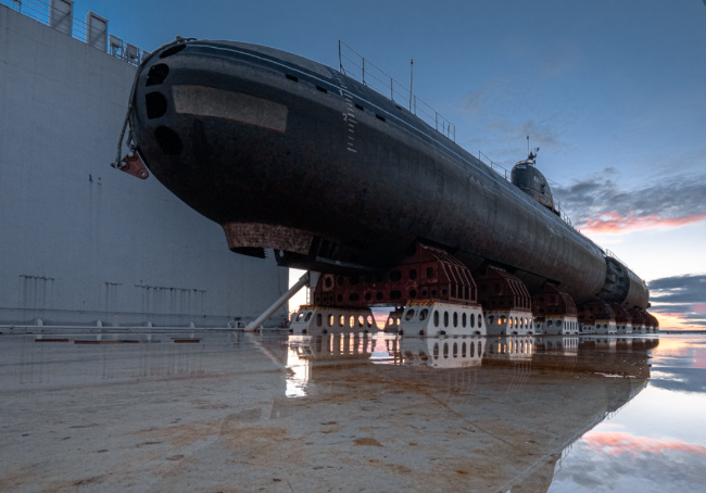 兴师动众！俄罗斯连夜转运首艘核潜艇