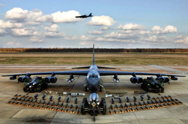 美国把B-52部署在澳大利亚 中国该如何应对？
