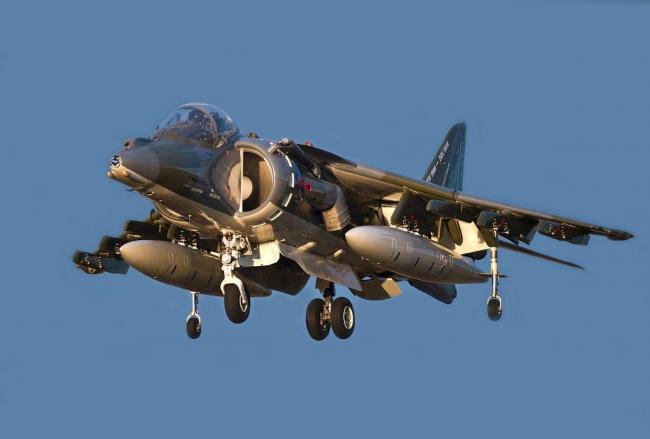 中国歼-35抄袭F-35 垂直起降版即将亮相？