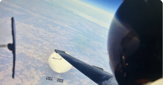 与中共气球共飞 美U-2侦察机飞行员自拍照曝光