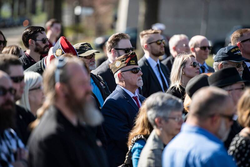 许多民众到场悼念。（图撷自Arlington National Cemetery）