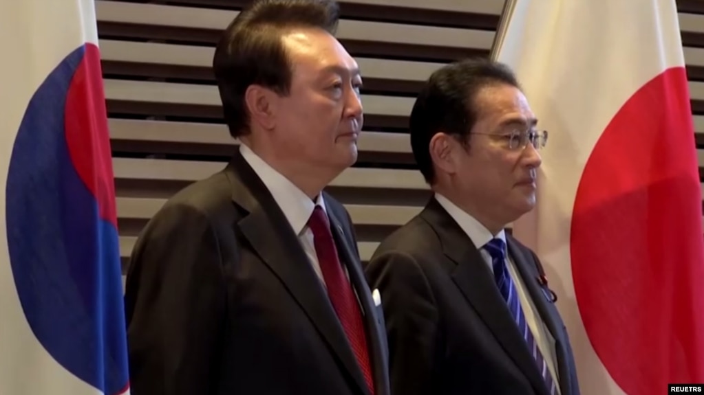 韩国总统尹锡悦和日本首相岸田文雄在东京举行峰会。（路透社，2023年3月16日）
