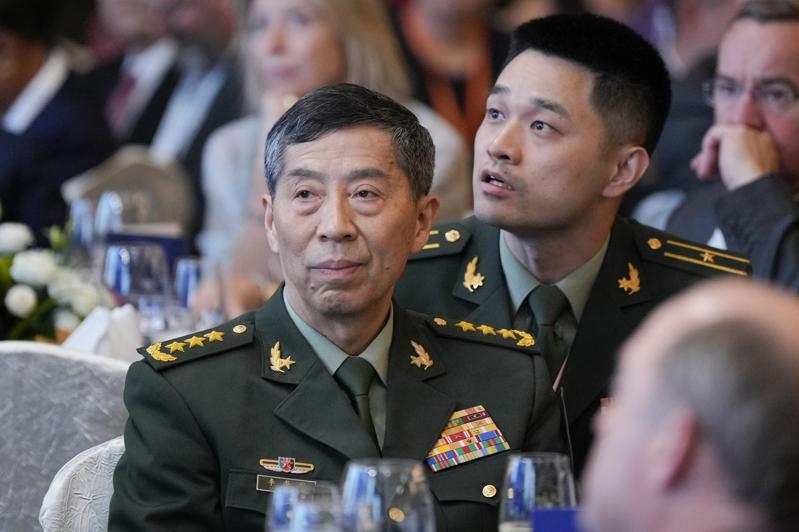 中国防长李尚福已数周未出现在公众场合，引起媒体好奇。图为他在6月2日出席新加坡香...