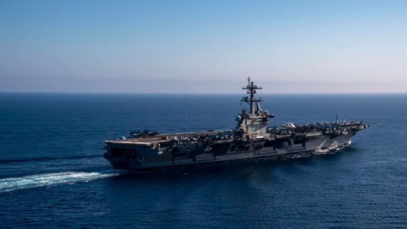 美國「卡爾文森號(CVN-70)」航艦打擊群傳於30日抵達日本南方海域。   圖：翻攝「X」@AIYeyENGDdJkjTr