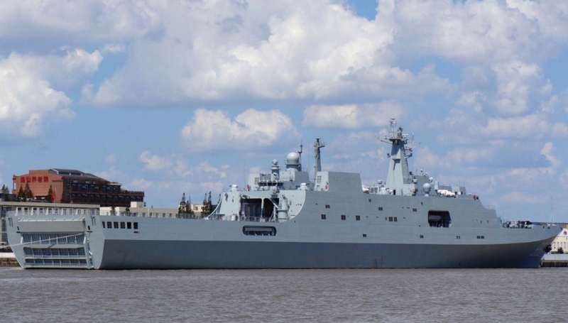 071型船坞登陆舰是内地自行设计建造的最大两栖战舰。 网络图片