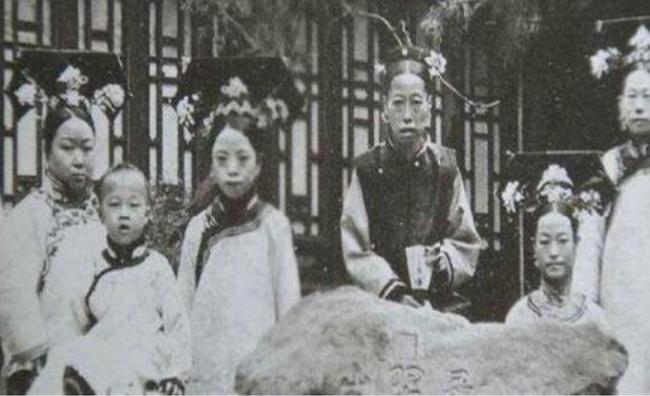 清朝女子都很丑?后宫嫔妃的老照片让你误会了 清朝女子都很丑?后宫嫔妃的老照片让你误会了