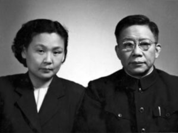 她狂给林彪写匿名信 高官丈夫随后倒台 她狂给林彪写匿名信 高官丈夫随后倒台