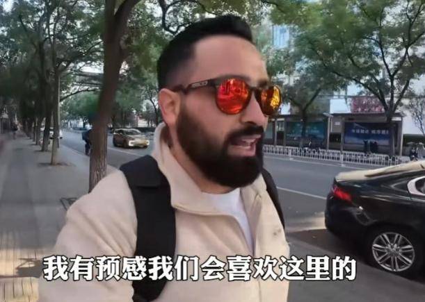 美国博主第一次来中国后直言:到处充满“危险” 美国博主第一次来中国后直言:到处充满“危险”