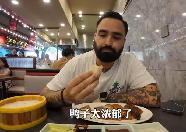 美国博主第一次来中国后直言:到处充满“危险” 美国博主第一次来中国后直言:到处充满“危险”