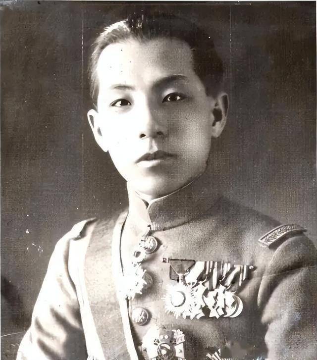 赵一荻有多美?16岁时在香山留影,美若天仙 赵一荻有多美?16岁时在香山留影,美若天仙