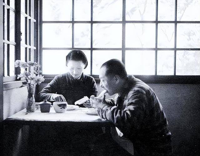 赵一荻有多美?16岁时在香山留影,美若天仙 赵一荻有多美?16岁时在香山留影,美若天仙