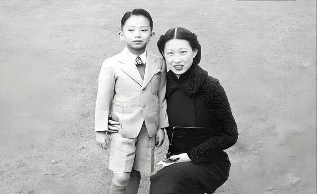 赵一荻有多美?16岁时在香山留影,美若天仙 赵一荻有多美?16岁时在香山留影,美若天仙