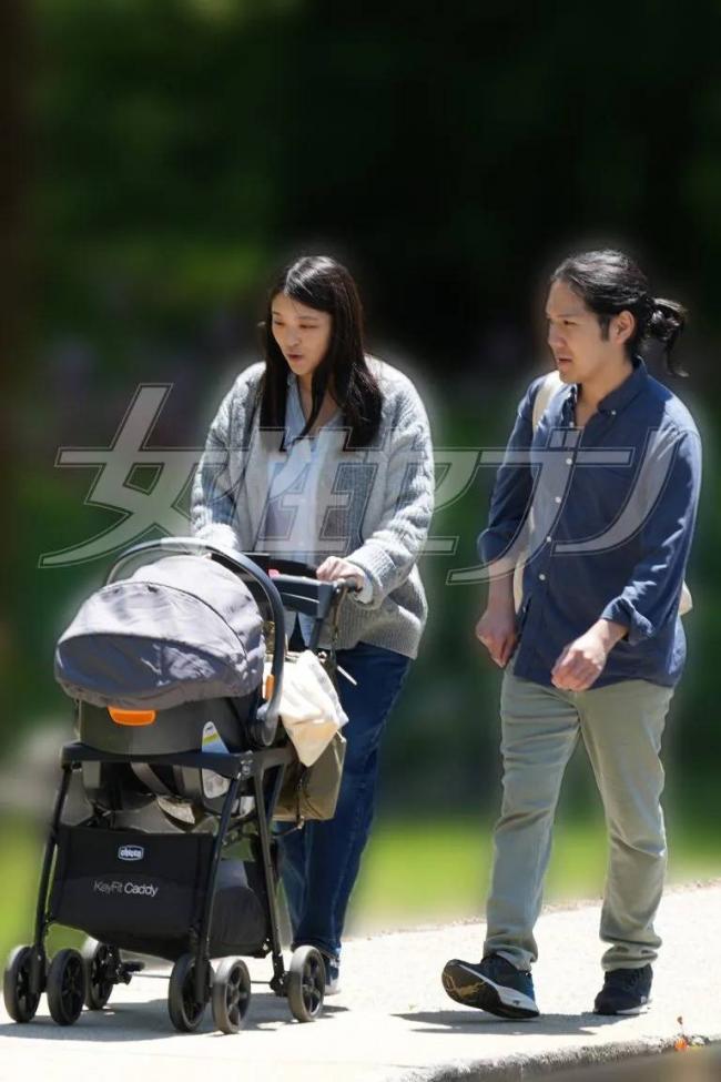 一家三口首亮相,产后的日本公主真子发福很多 一家三口首亮相,产后的日本公主真子发福很多