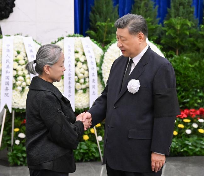 中共评许其亮:始终与党中央高度一致 中共评许其亮:始终与党中央高度一致