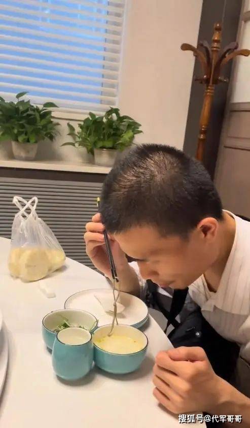 网友扒出韦神三年前牙医记录,北大回应来了 网友扒出韦神三年前牙医记录,北大回应来了