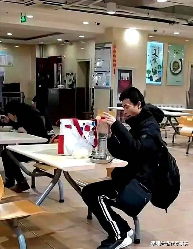 网友扒出韦神三年前牙医记录,北大回应来了 网友扒出韦神三年前牙医记录,北大回应来了