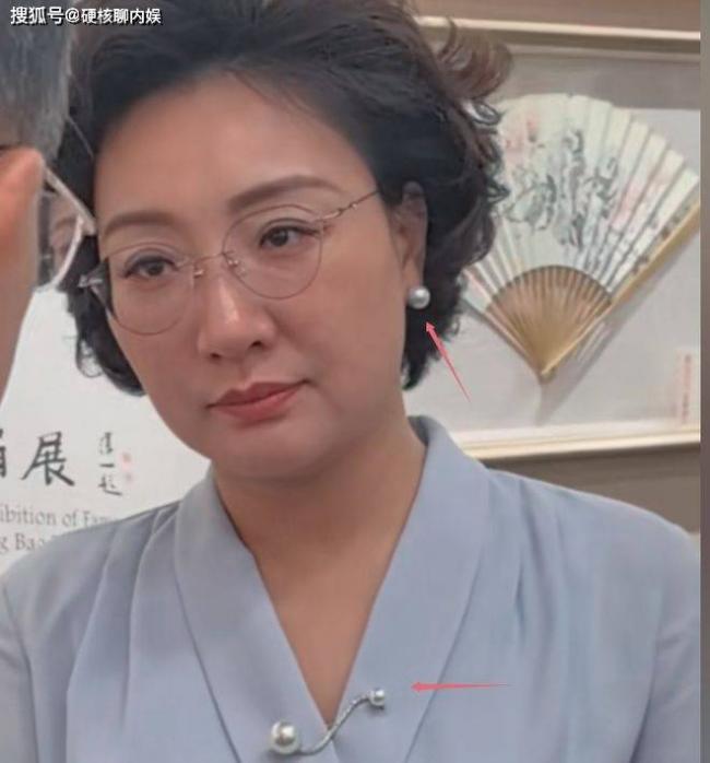 毛新宇夫人现身 状态好引热议 任扇子学会会长 毛新宇夫人现身 状态好引热议 任扇子学会会长