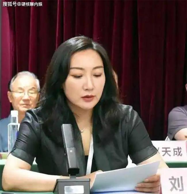 毛新宇夫人现身 状态好引热议 任扇子学会会长 毛新宇夫人现身 状态好引热议 任扇子学会会长
