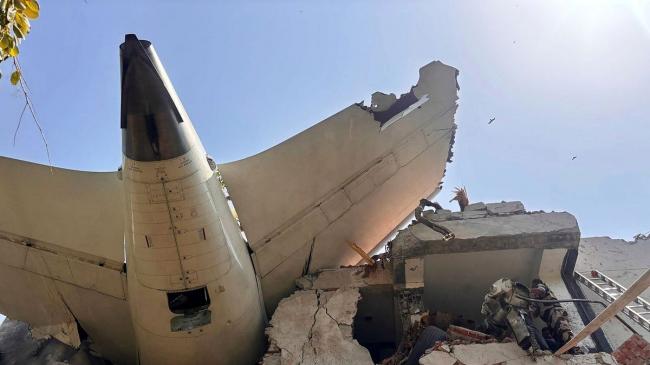 印航787客机坠毁! 还撞上旅馆 272人罹难 印航787客机坠毁! 还撞上旅馆 272人罹难