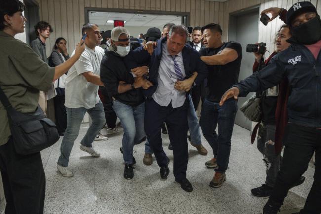 纽约市长参选人兰德 移民法院外遭ICE拘捕 纽约市长参选人兰德 移民法院外遭ICE拘捕