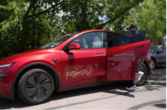 Robotaxi登场  马斯克下一个万亿赛道 Robotaxi登场  马斯克下一个万亿赛道