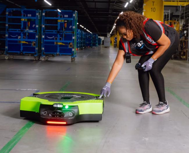 亚马逊新里程碑:机器人数量即将超过人类员工 亚马逊新里程碑:机器人数量即将超过人类员工