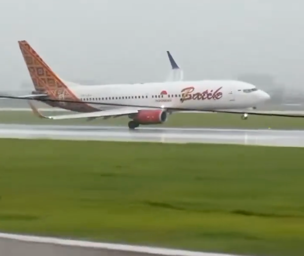 波音737倾斜降落 惊人影片疯传 波音737倾斜降落 惊人影片疯传